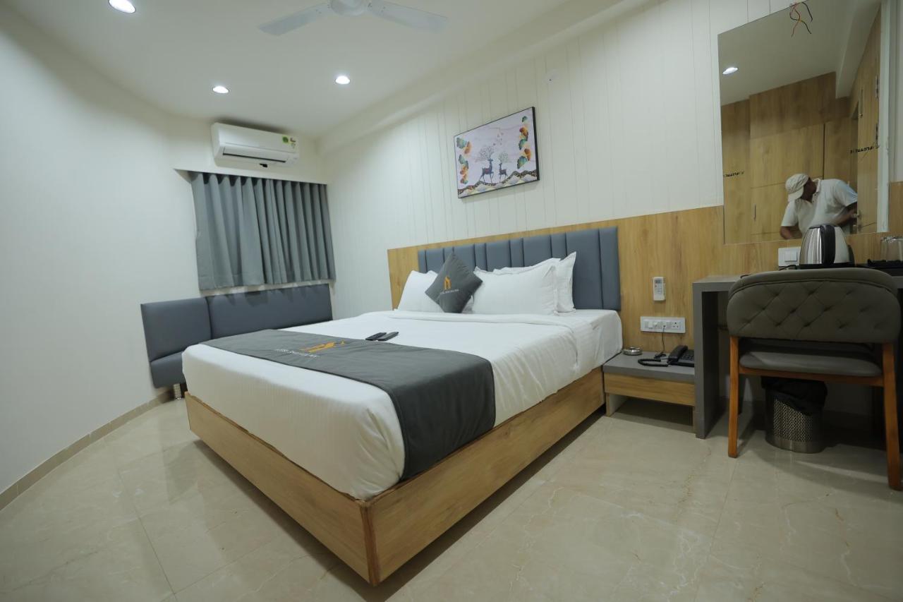 Hotel Shayan Inn Rajkot Ngoại thất bức ảnh