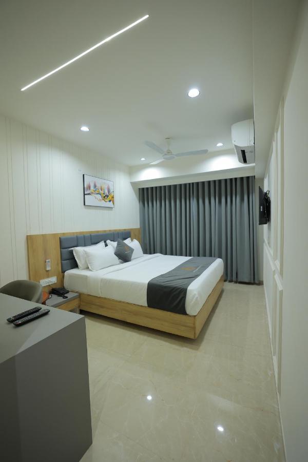 Hotel Shayan Inn Rajkot Ngoại thất bức ảnh