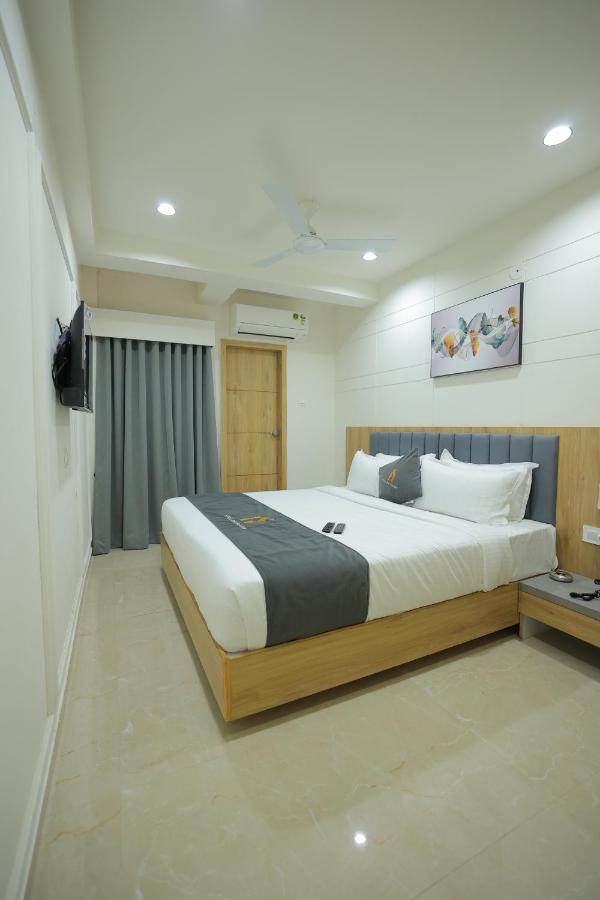 Hotel Shayan Inn Rajkot Ngoại thất bức ảnh