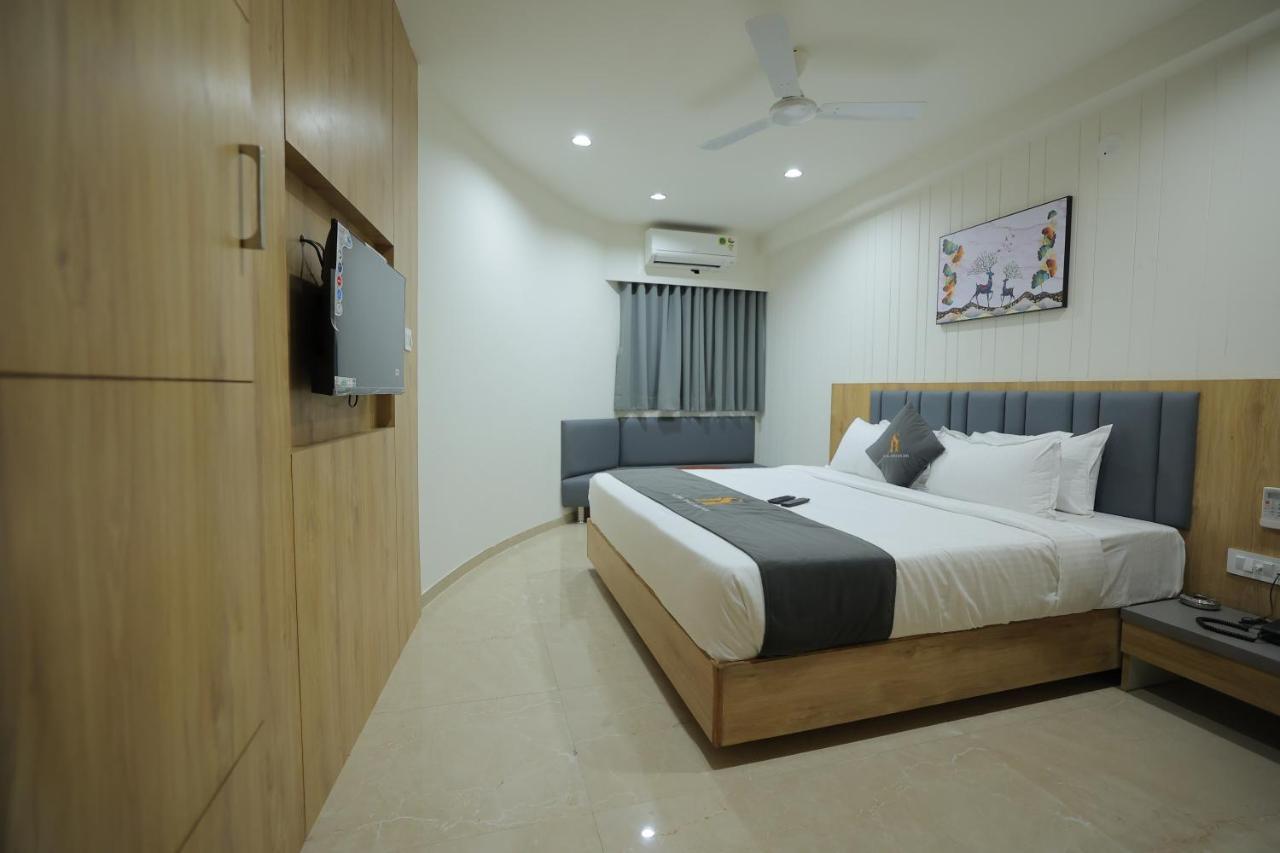 Hotel Shayan Inn Rajkot Ngoại thất bức ảnh