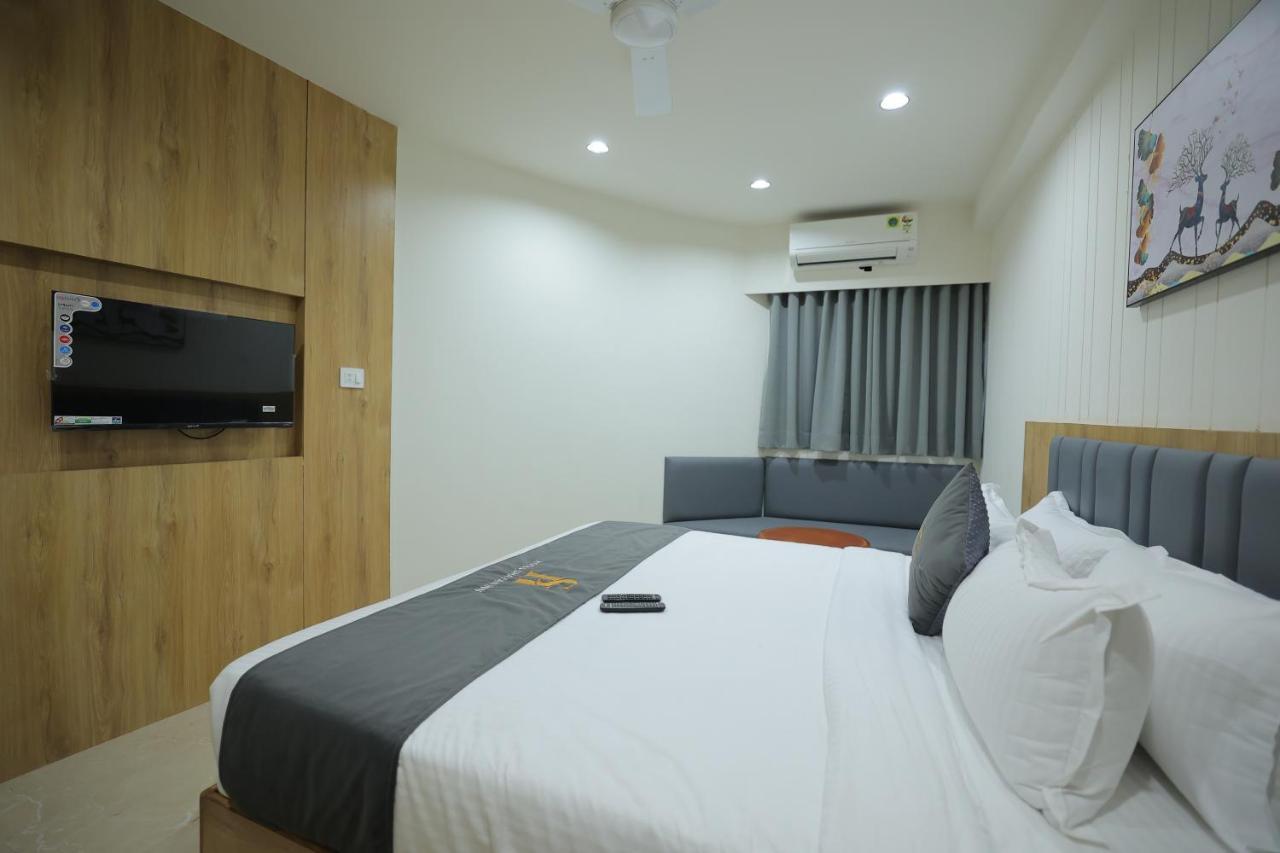 Hotel Shayan Inn Rajkot Ngoại thất bức ảnh