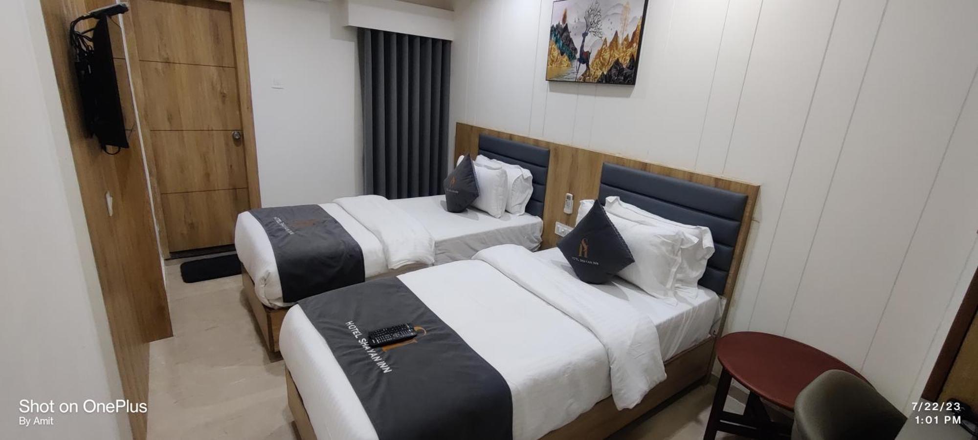 Hotel Shayan Inn Rajkot Ngoại thất bức ảnh