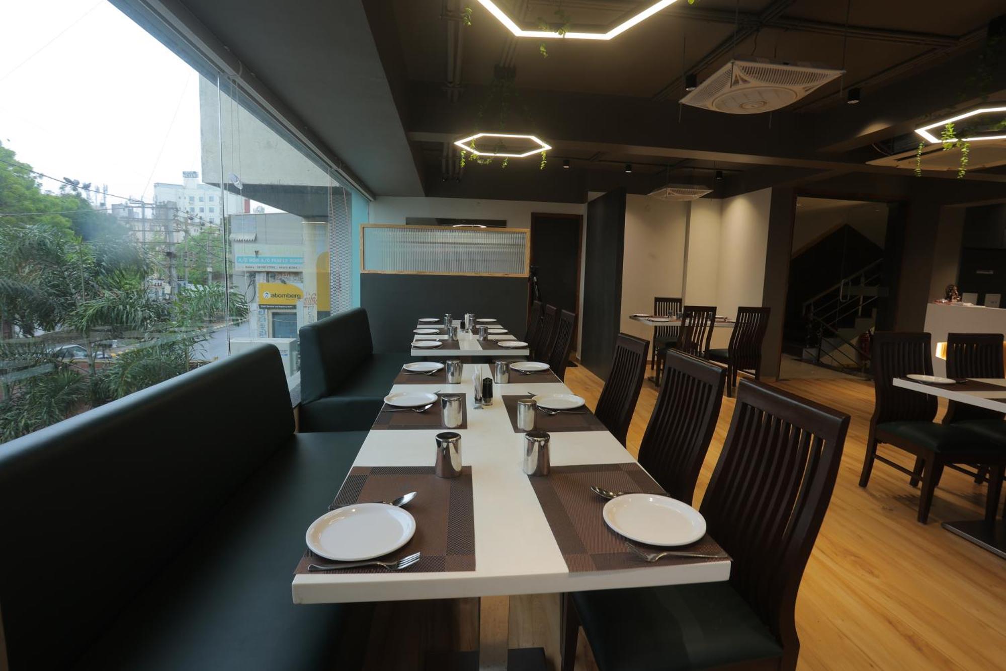 Hotel Shayan Inn Rajkot Ngoại thất bức ảnh