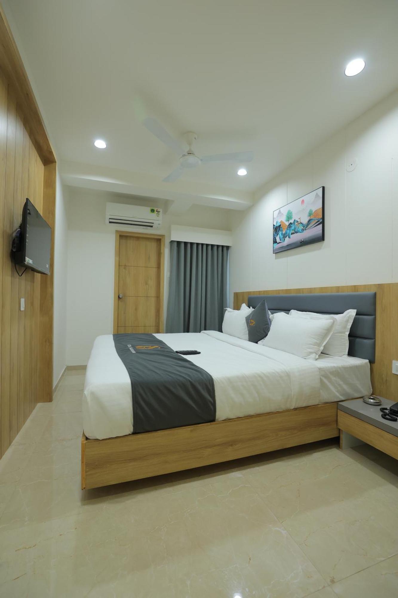 Hotel Shayan Inn Rajkot Ngoại thất bức ảnh