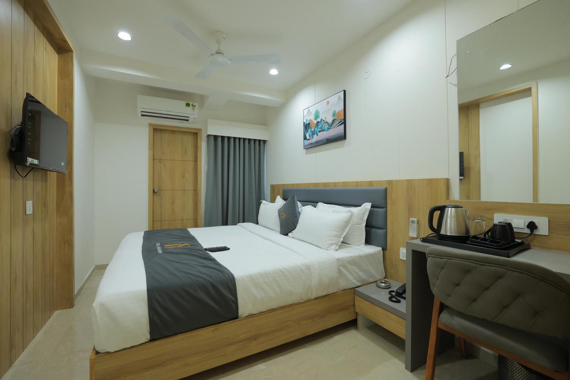 Hotel Shayan Inn Rajkot Ngoại thất bức ảnh