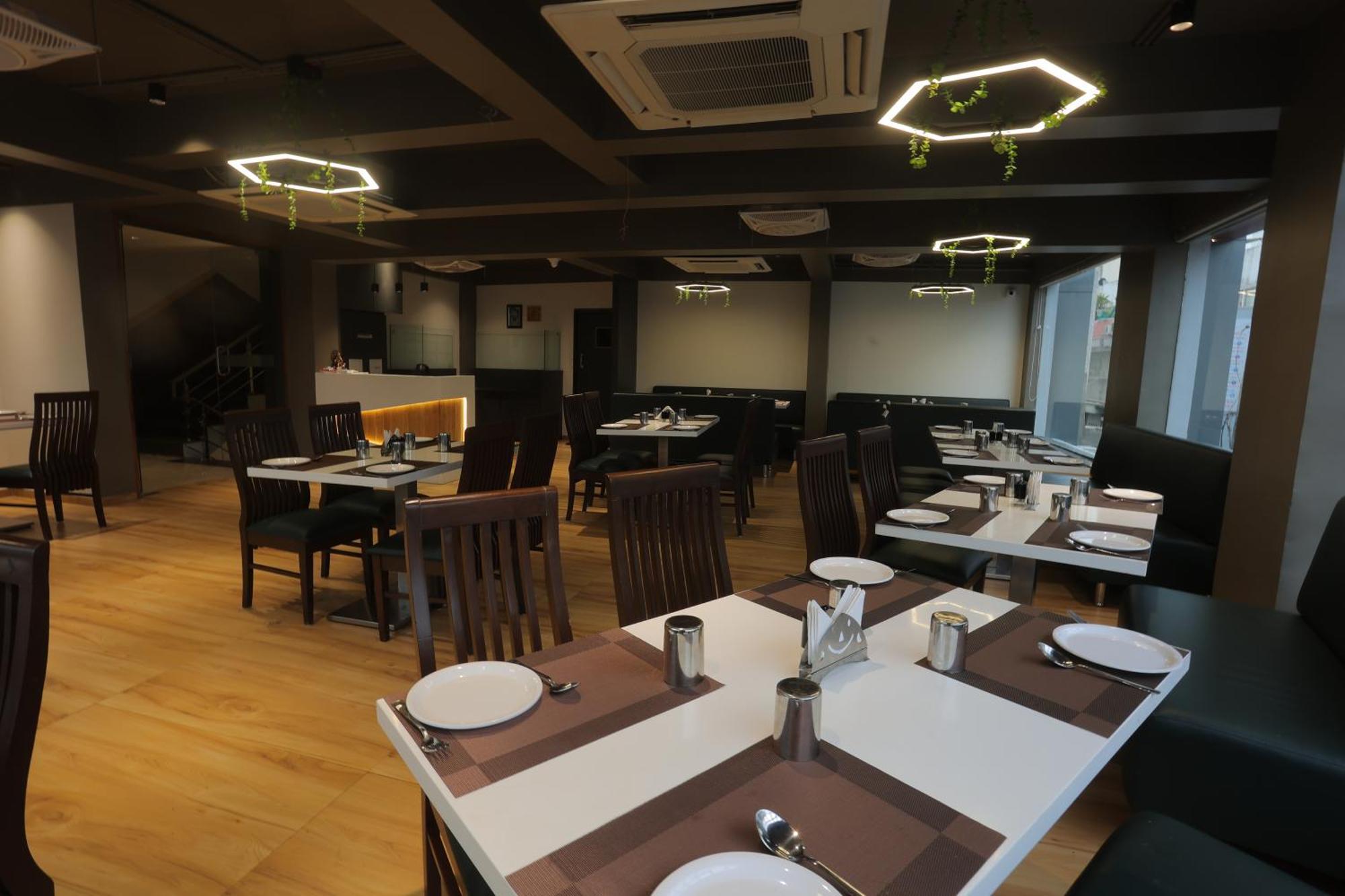 Hotel Shayan Inn Rajkot Ngoại thất bức ảnh