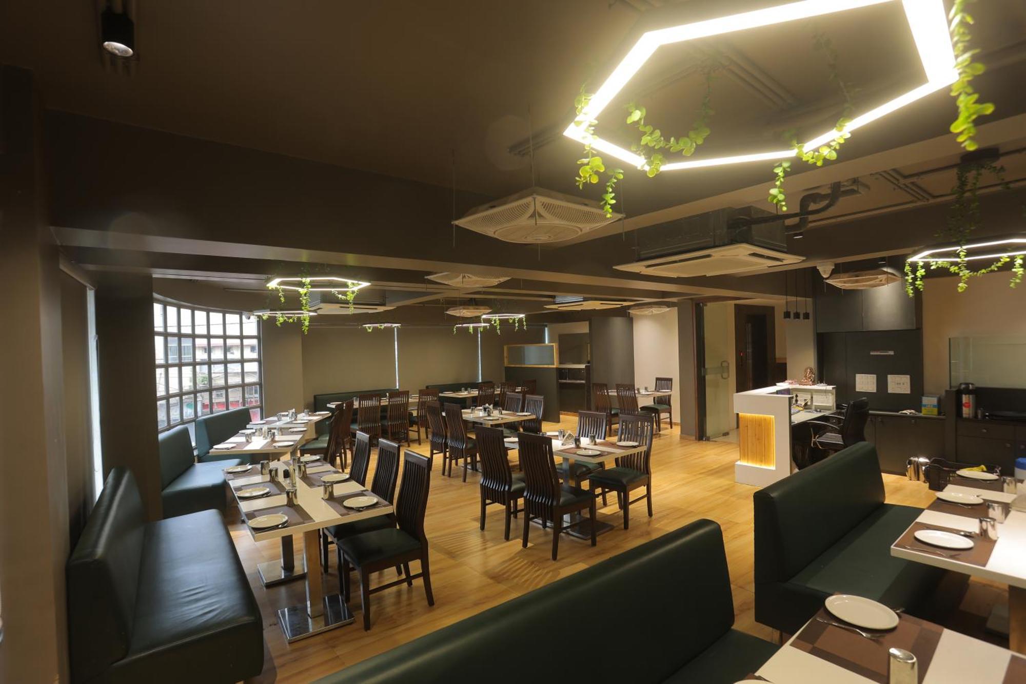 Hotel Shayan Inn Rajkot Ngoại thất bức ảnh